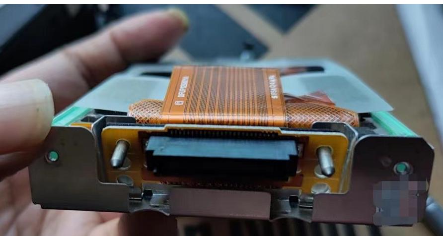 鸟枪换炮，老的IDE44针并口机械硬盘更换为44针并口固态硬盘