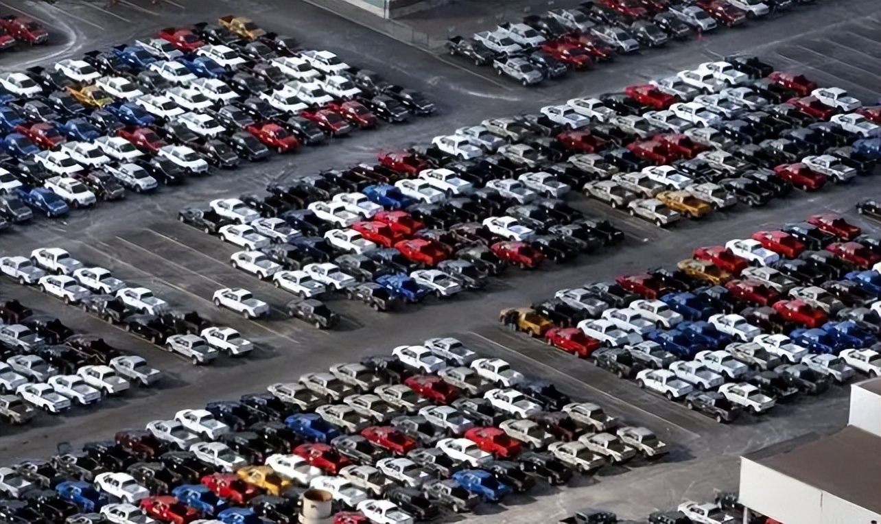 我国14亿人口，为啥汽车突然卖不动了？老百姓和专家同时说出实情