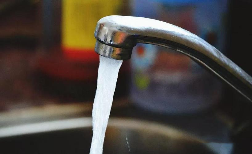 自来水烧开苦涩是怎么回事,自来水烧开为啥是咸的