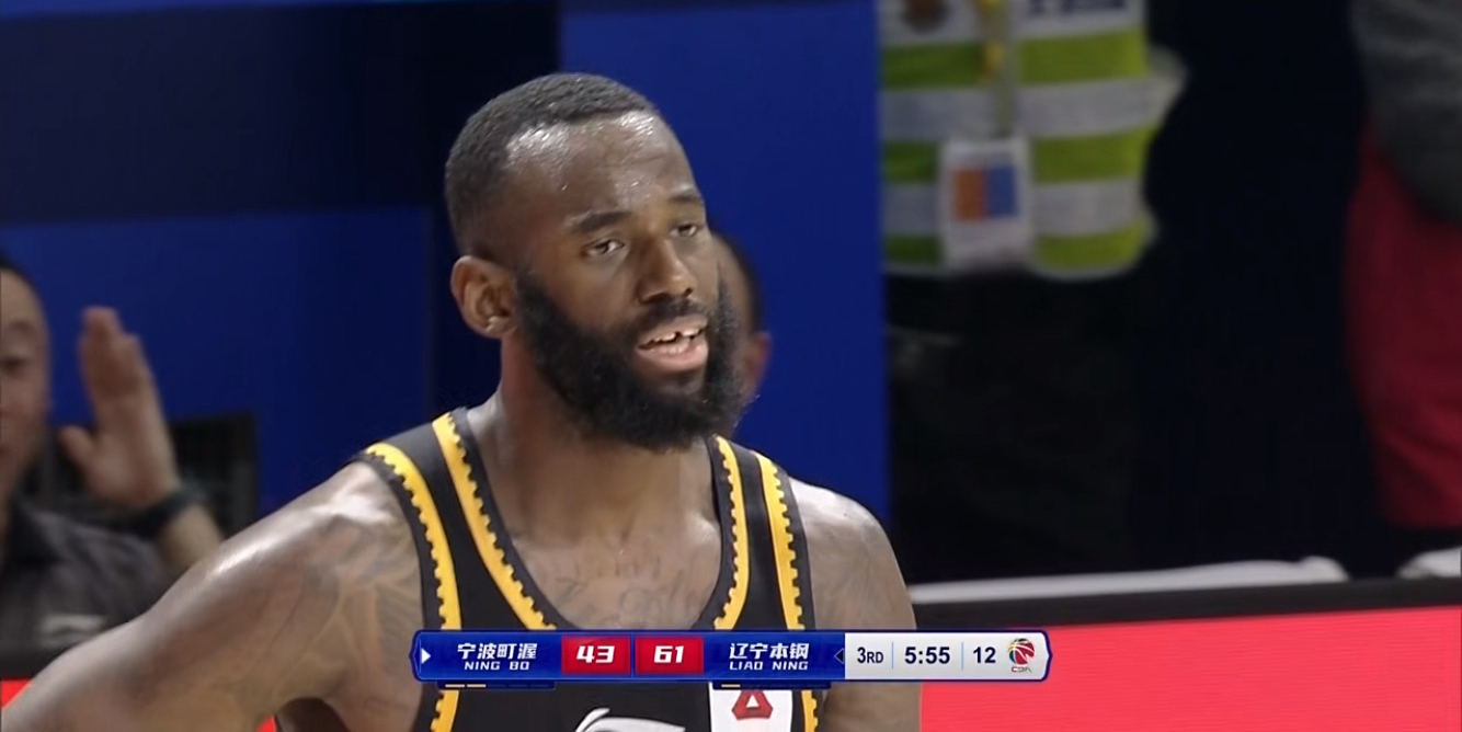 张镇麟4个三分郭艾伦反应,张镇麟46分辽宁加时险胜广东