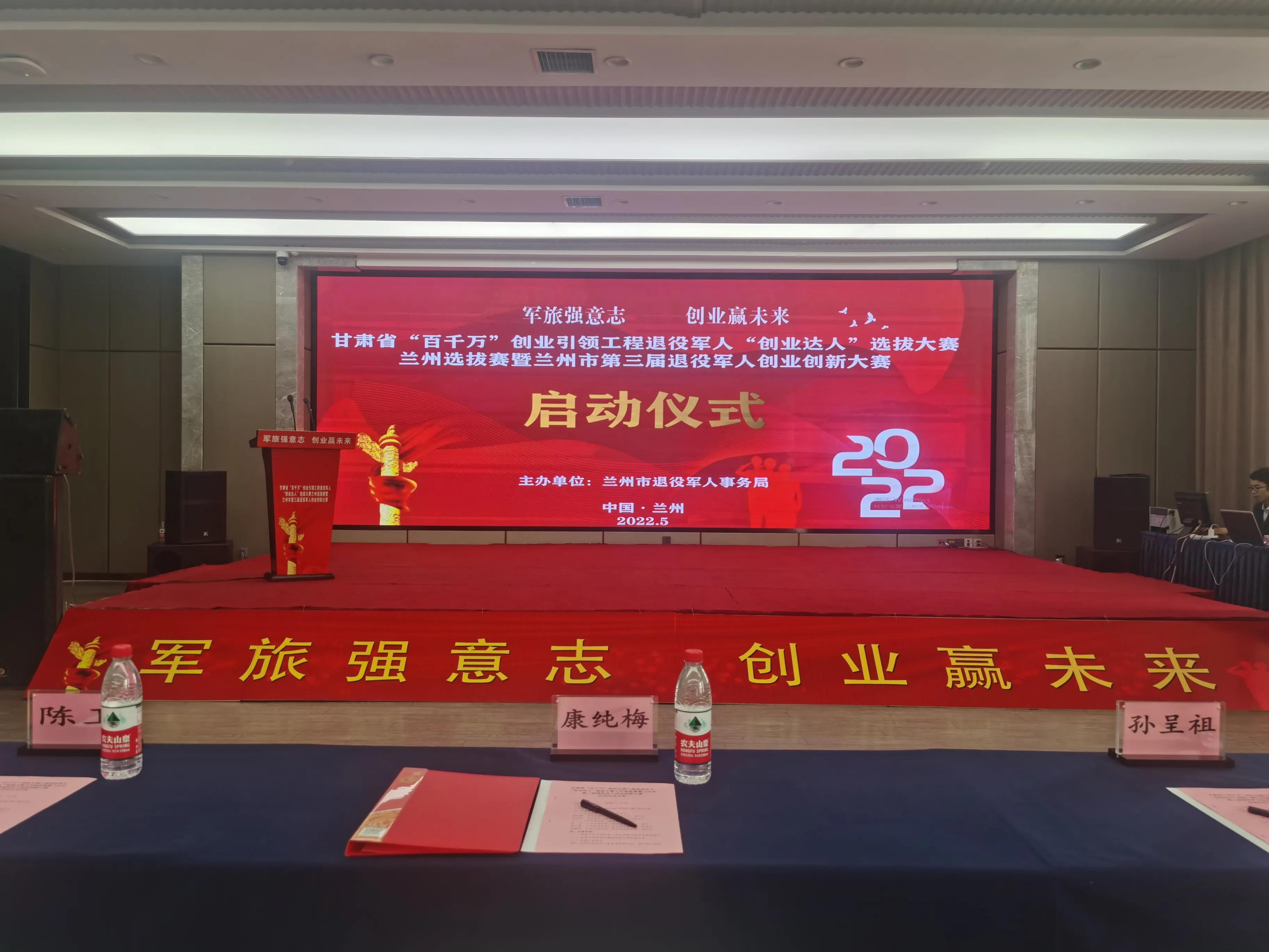 火热的军旅生涯磨练了我们的意志,艰苦的军旅生涯锻炼人的意志