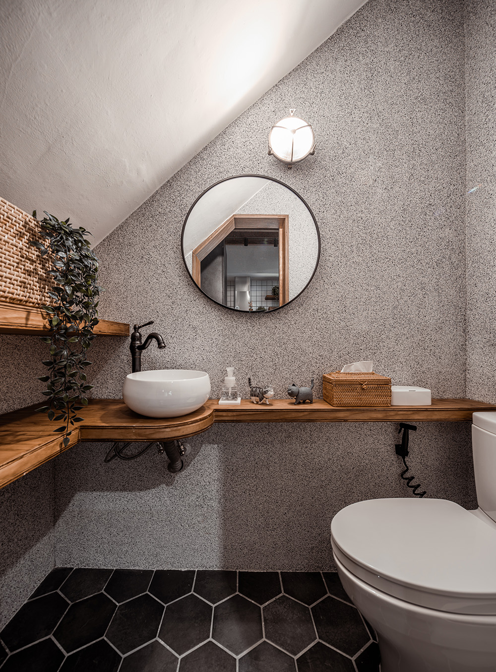 挑高两层小房间设计,40平米两层简约独立屋