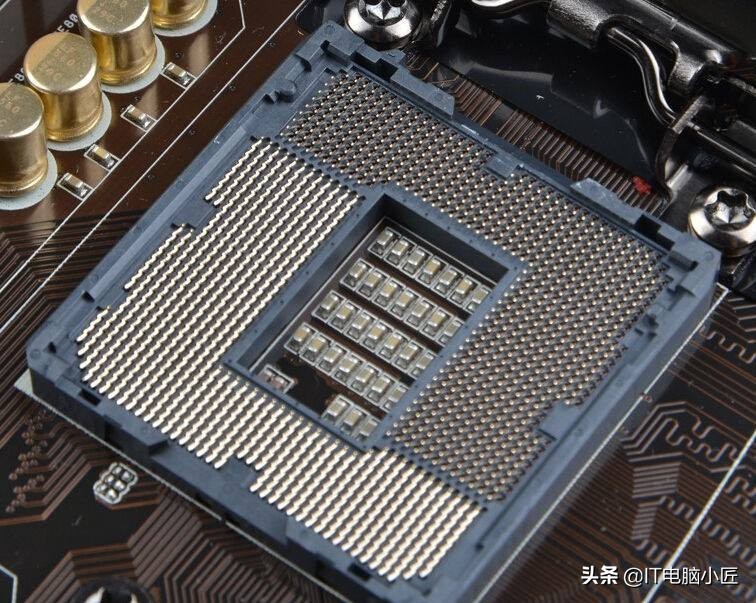 电脑问题导致显示屏不亮,电脑开机只亮红灯怎么办