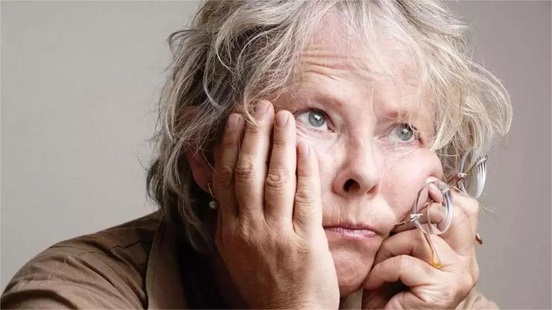 老人子宫掉出体外怎么治疗,62岁老人子宫掉下来