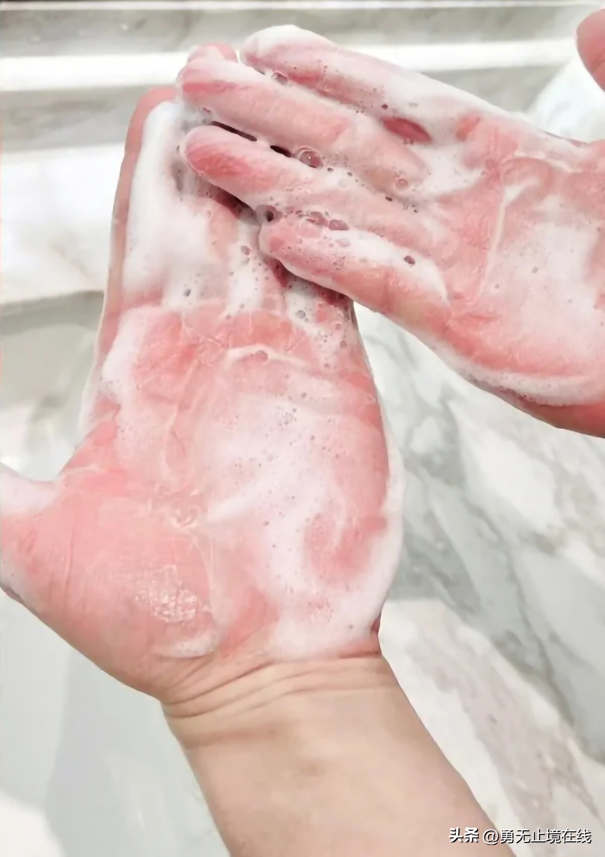 览邦重磅旗舰款净肤磨砂洁面乳，创新黑科技备受追捧，堪称洗面王