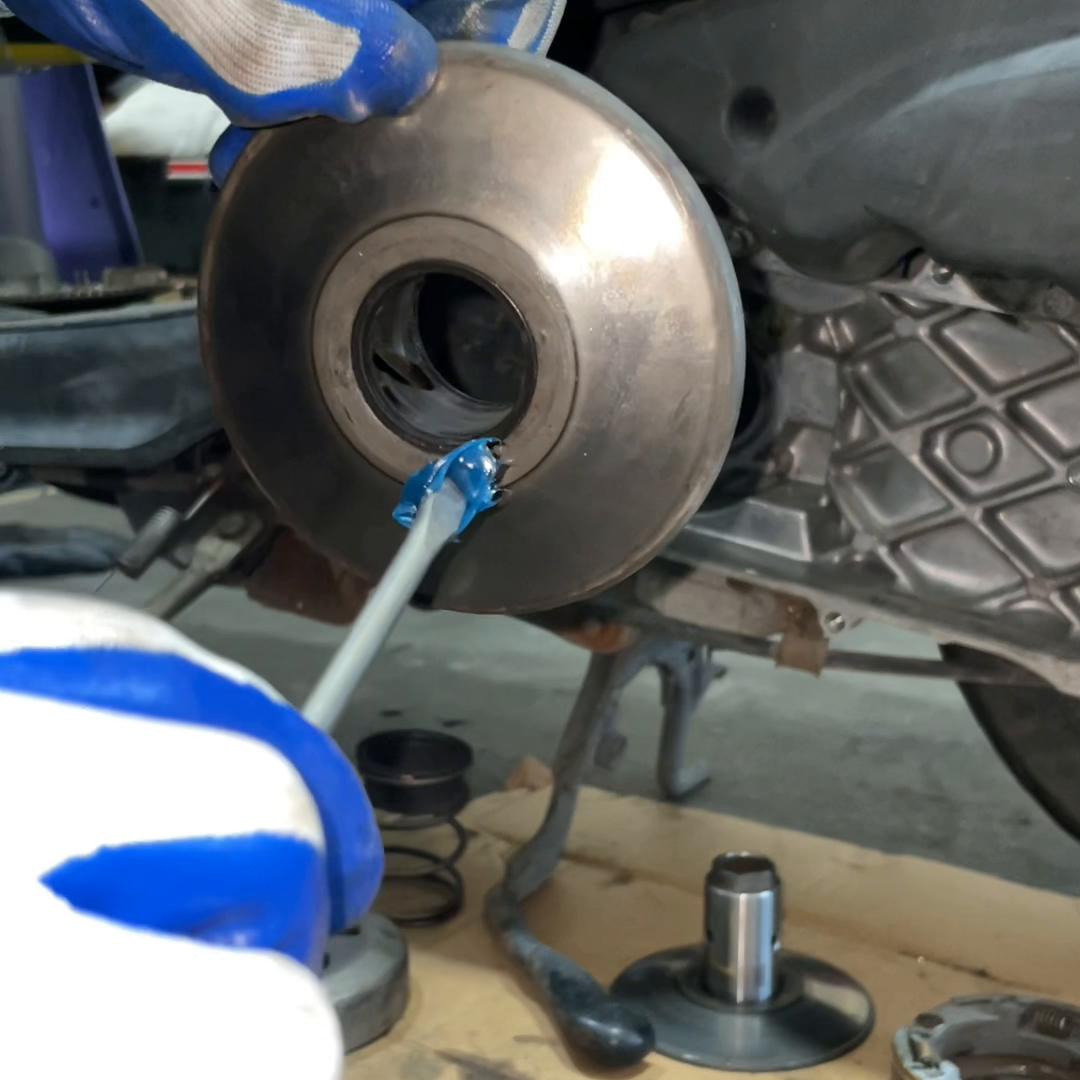 新大洲本田自由50皮带尺寸,新大洲本田自由today50火花塞拆卸