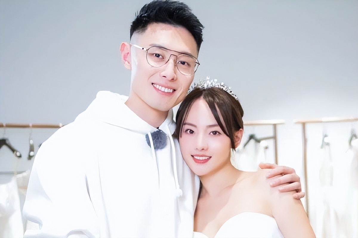 结婚8年生两子却未办婚礼，起底张嘉倪与买超的“婚变始末”