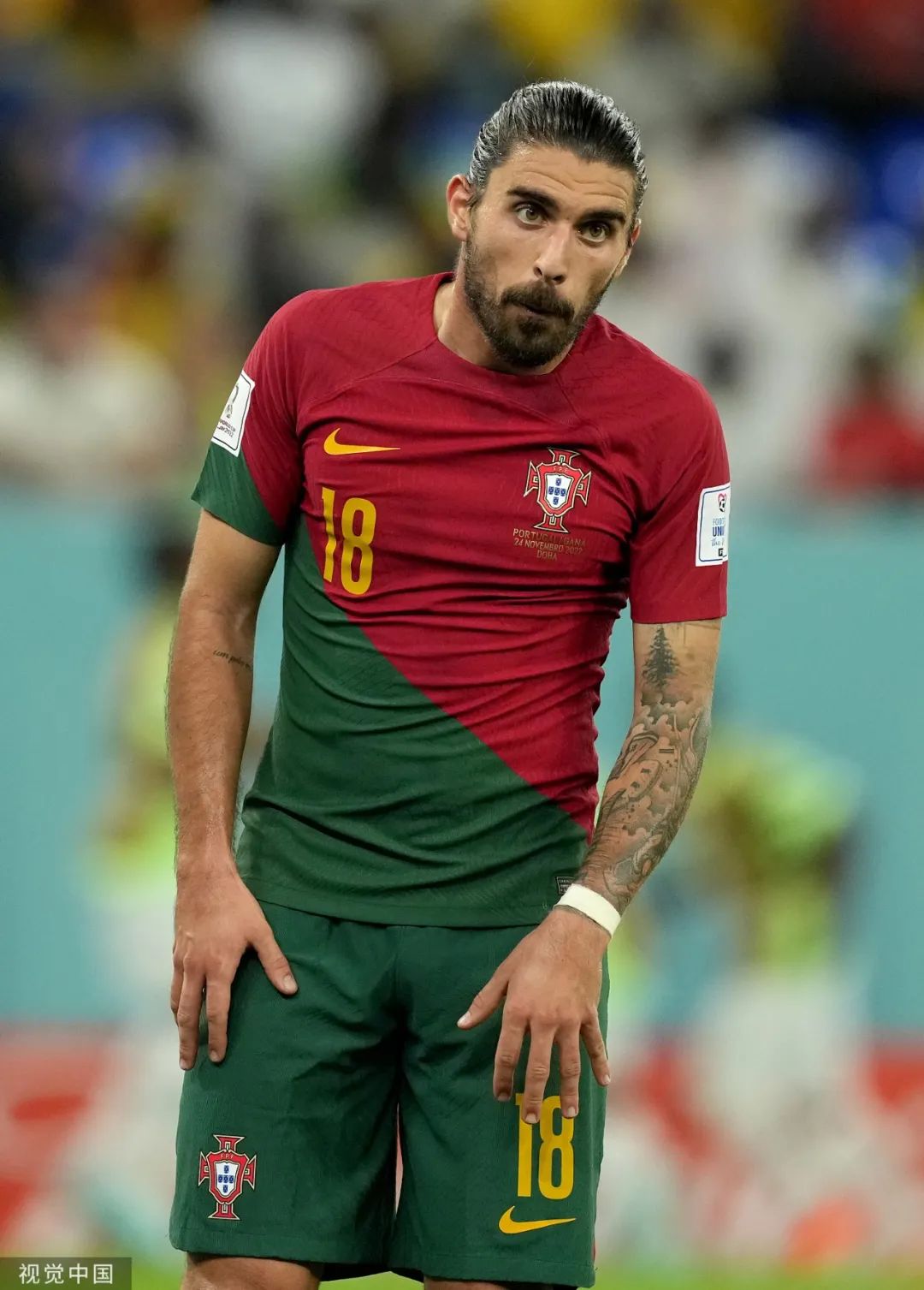 足球名画梅西c罗,c罗回应梅西晒球衣名画