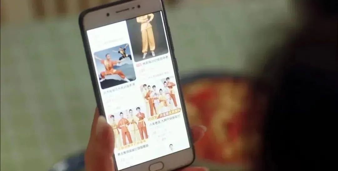 对不起,这国产喜剧黑马,我夸晚了