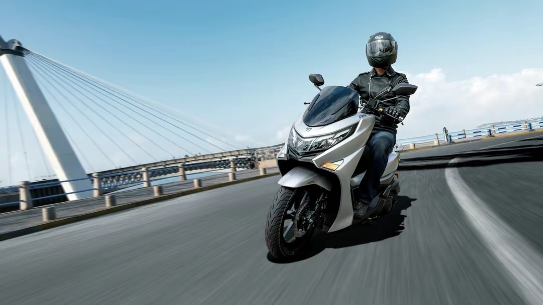 经济耐用选弯梁车还是踏板车,弯梁车和踏板车哪个体验好