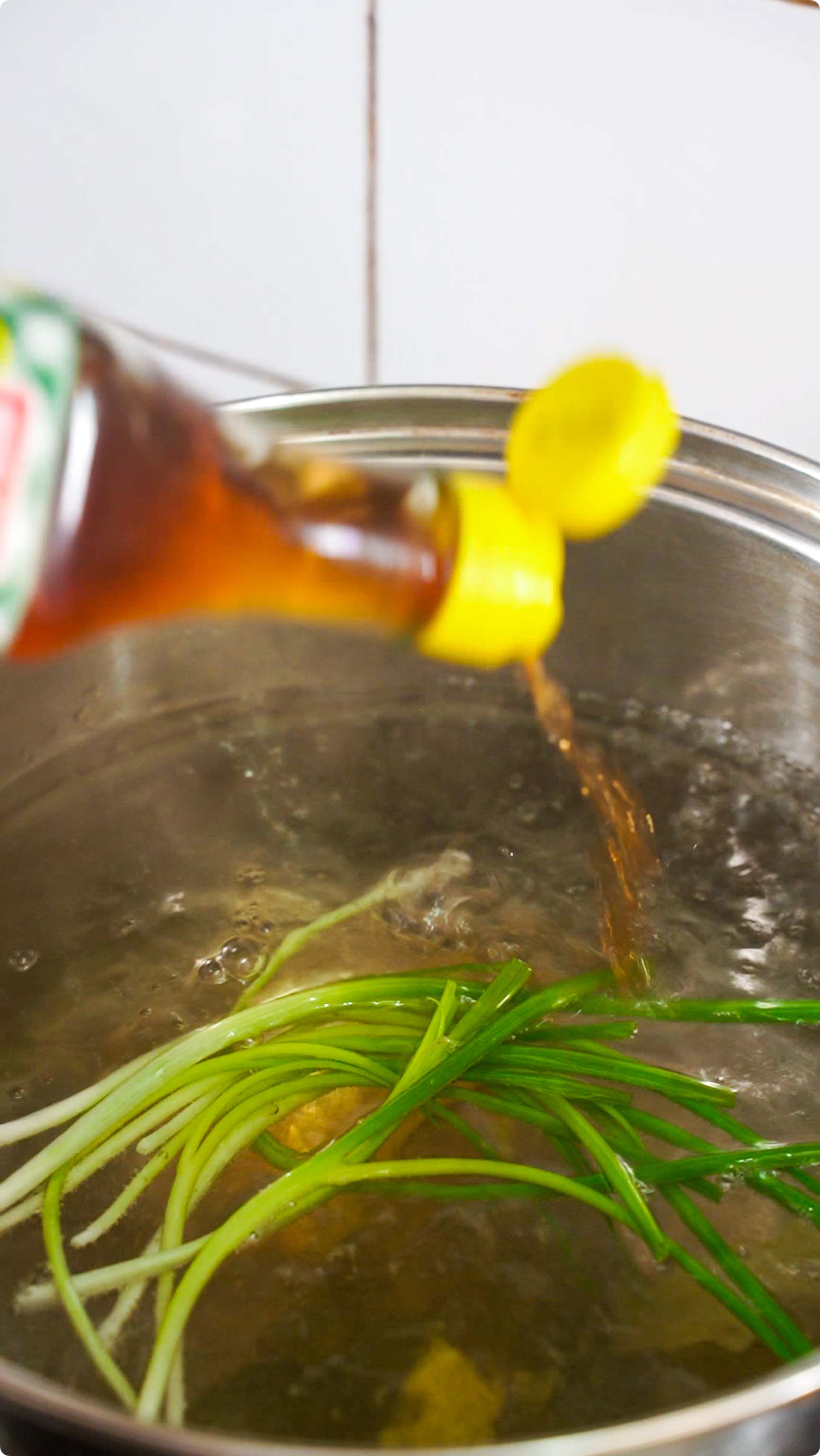 大厨教你做白切鸡视频,白切鸡这样做皮滑肉嫩超简单学会