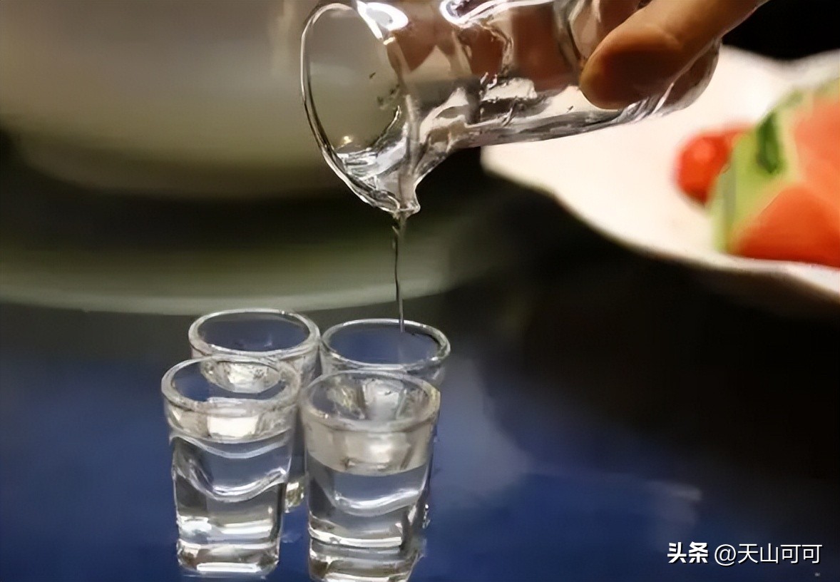 超市三种不起眼的白酒都是纯粮酒,超市里无人问津的纯粮酒