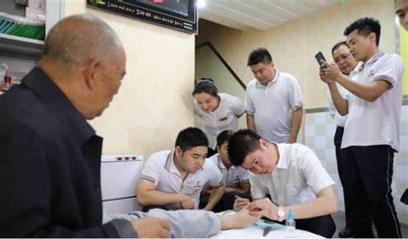 陕西农村娃靠“脚”年赚76亿，政府为它设修脚扶贫，他如何做的？