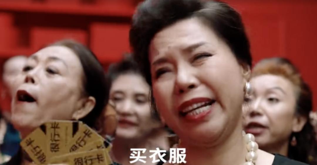 自称名牌制造机，低俗擦边*脑洗**，红制作背后有一条品牌催肥产业链