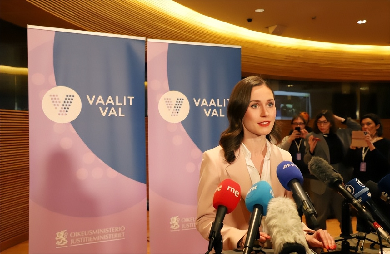 芬兰37岁女总理宣布与丈夫离婚：感谢相伴的19年时光