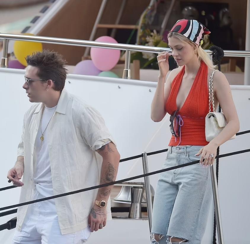 贝嫂承认与儿媳冷战不和,贝嫂跟婆婆闹翻事件视频