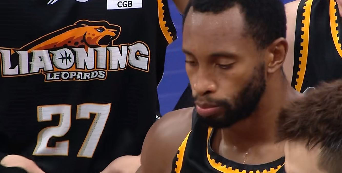 张镇麟4个三分郭艾伦反应,张镇麟46分辽宁加时险胜广东