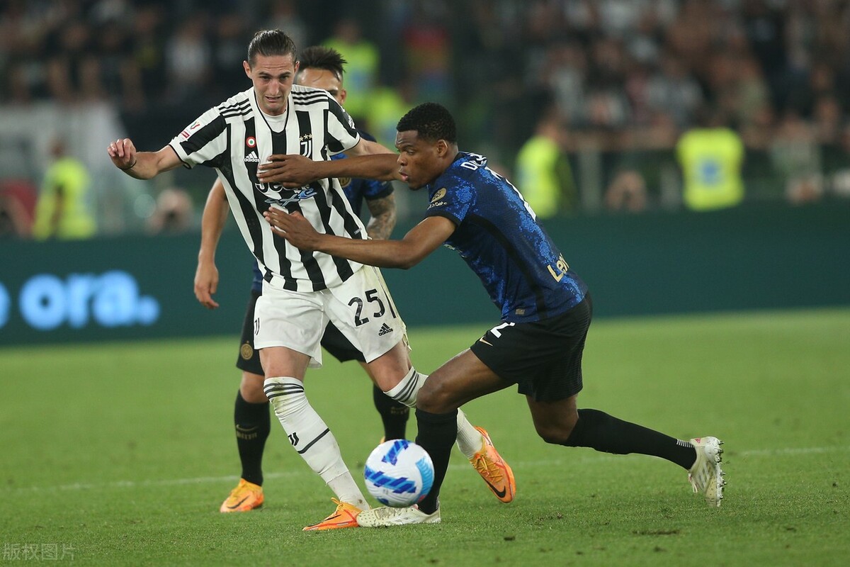 曼联后卫万比萨卡该不该给红牌,曼联精选右后卫万比萨卡