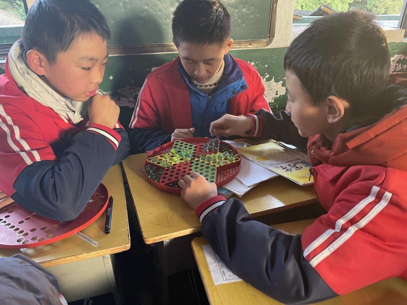 从大山里走出的篮球少年,从大山里走出来的足球