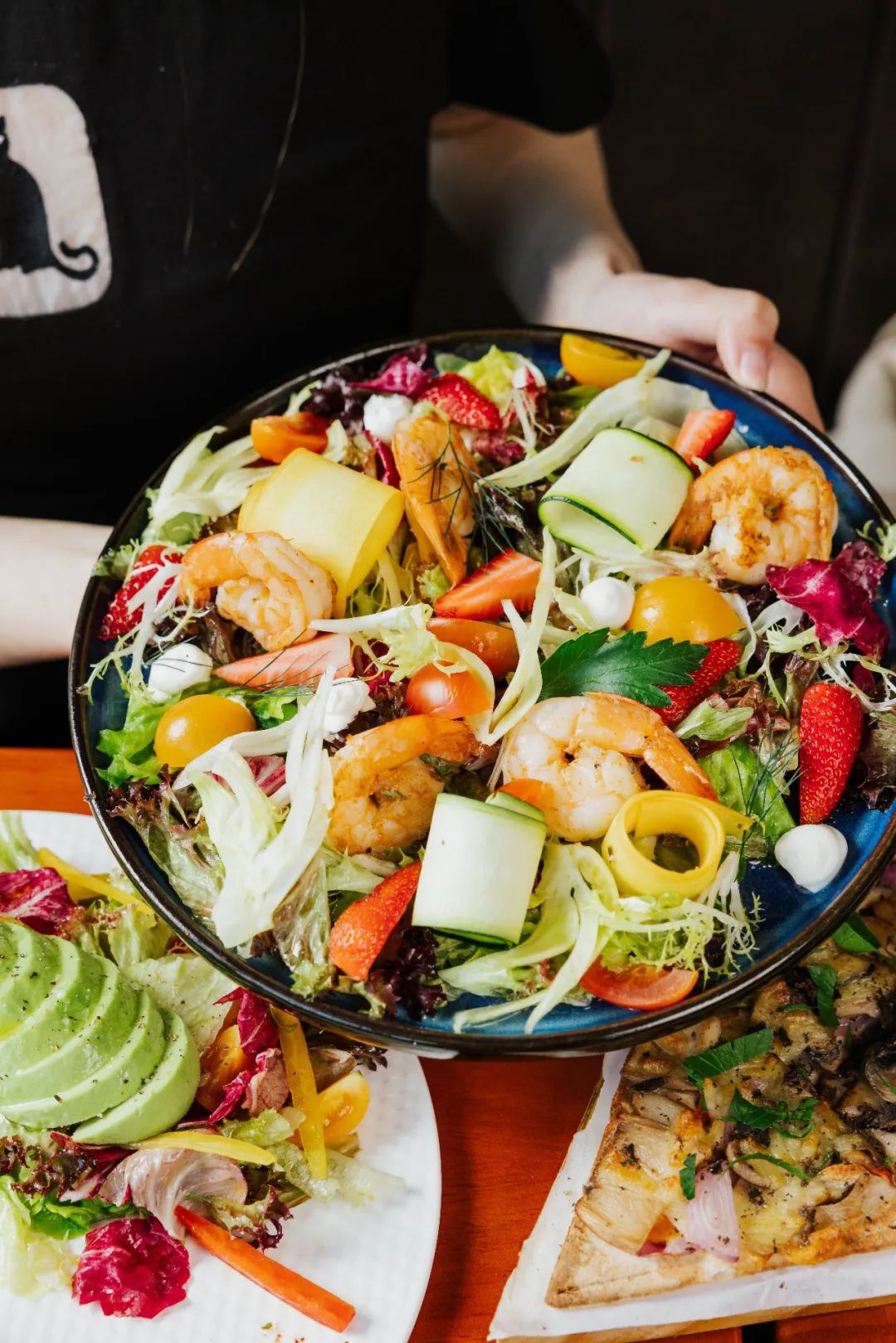 “本想来吃榜①德餐，没想到被绝美江景迷住了...”