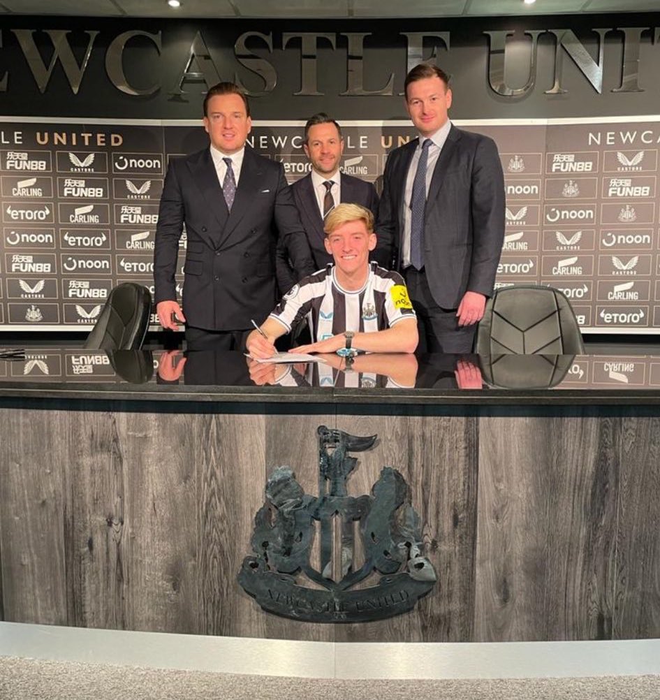 安东尼戈登纽卡斯尔首秀,安东尼戈登纽卡斯尔年薪