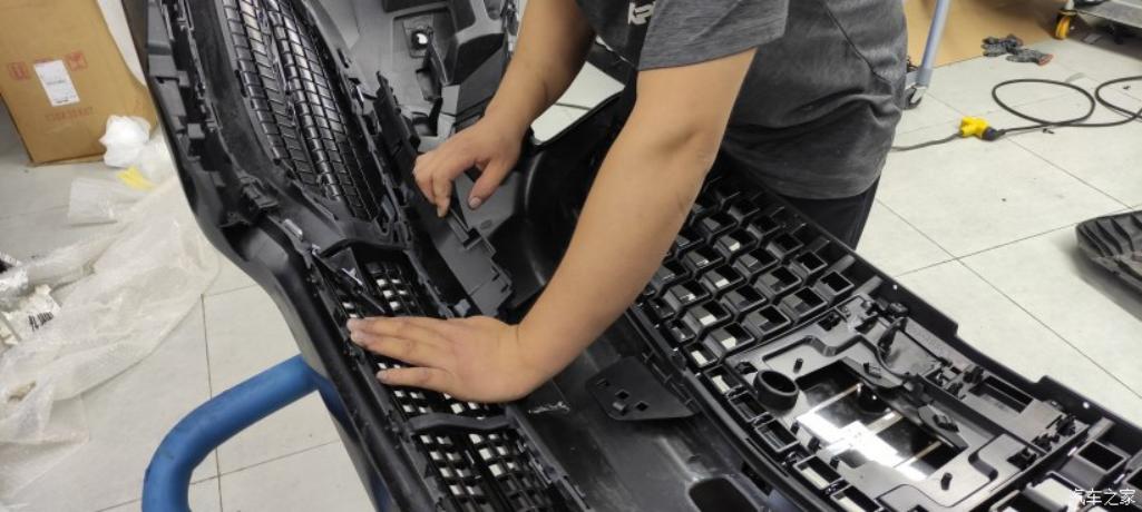 青岛奔驰商务威霆改装联系方式,威霆改装迈巴赫内饰