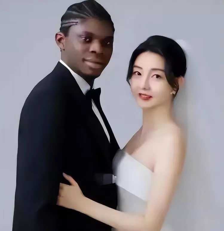 黑种人在中国四处滥情，美女还是宁愿倒贴主动献身，是身体好吗？