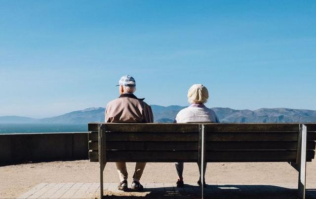 离家出走8年的堂妹突然联系我，一再强调不能把她信息透露给小叔