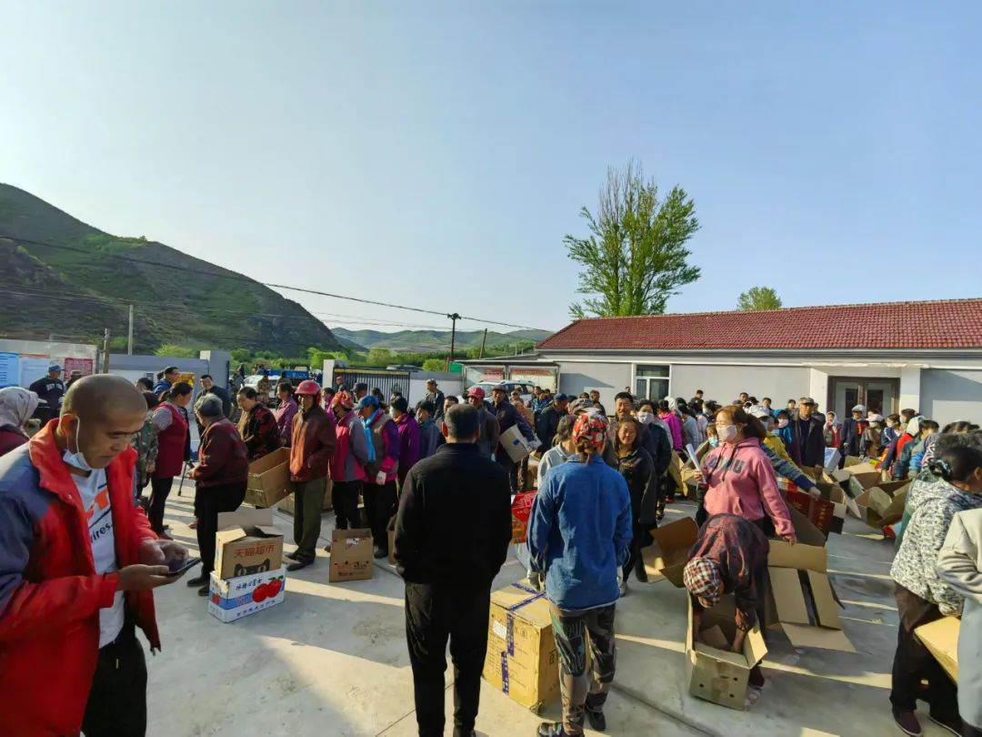 红山子乡：庭院经济送鸡苗鼓起农民钱袋子