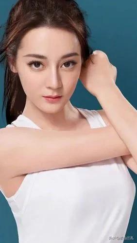 花开半夏如诗如画的下一句,花开半夏如诗如画完整版