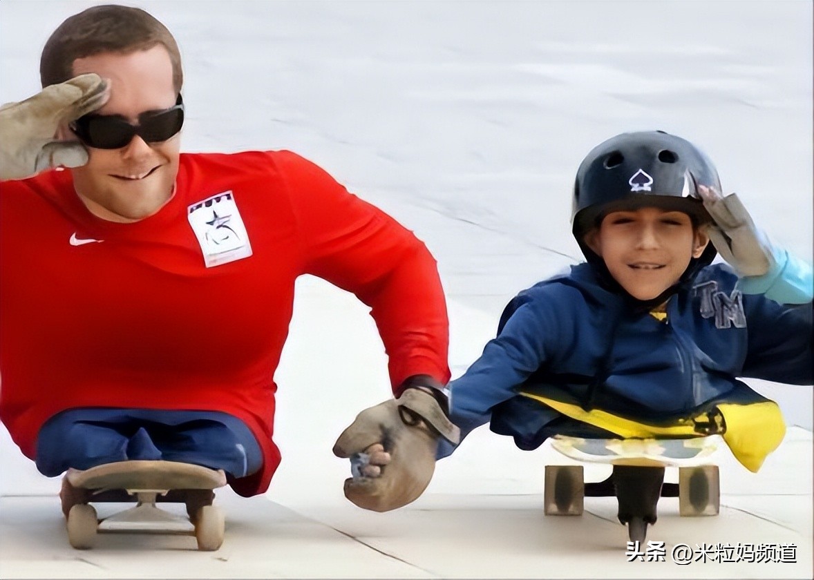 卡塔尔世界杯的故事,卡塔尔世界杯半身男孩英文介绍