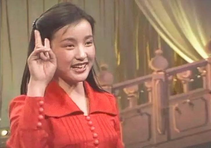 1983年第一届春晚，部级领导审查后：怎么能让姜昆主持？