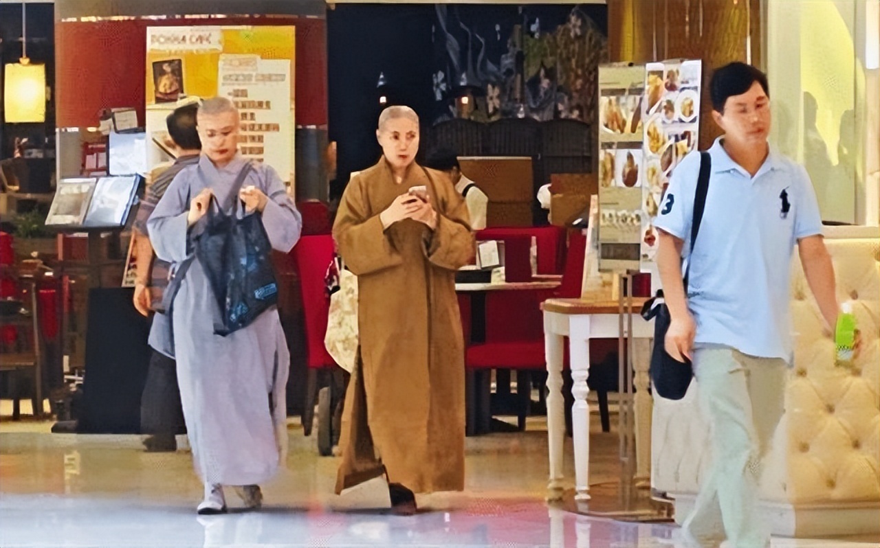 胆真大的假尼姑，开豪车住豪宅夜夜笙歌，把寺庙当做摇钱树！