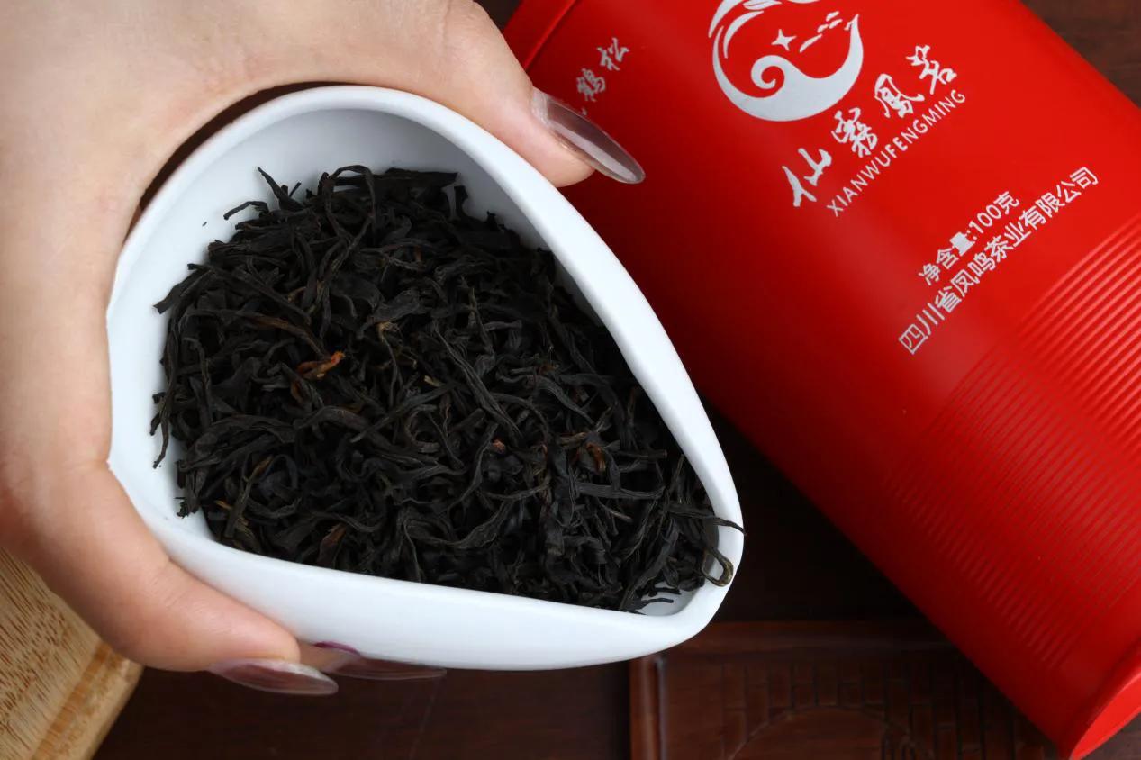 入秋喝红茶还是绿茶好呢,绿茶和红茶究竟有什么区别呢