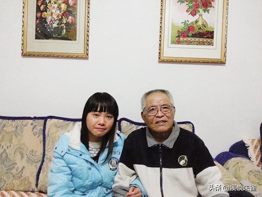 老人被撞肋骨断了十根,老人晨练被撞