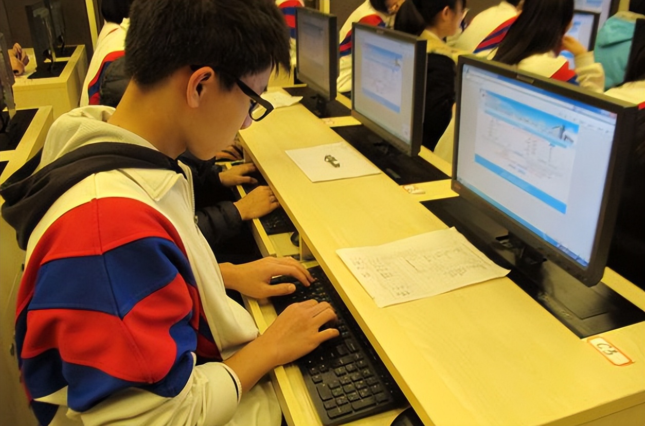 本科毕业十大高薪专业出炉,本科就业薪资最高的文科专业