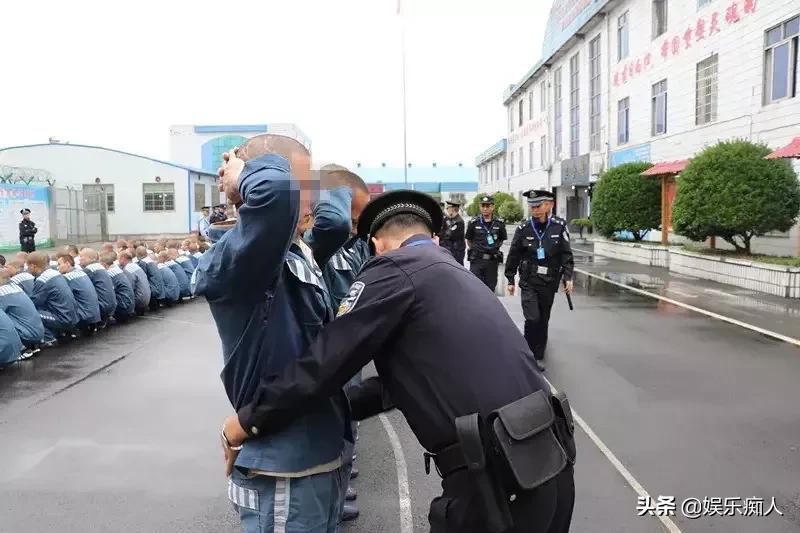 监狱里当组长有什么好处,在监狱犯人当组长好吗