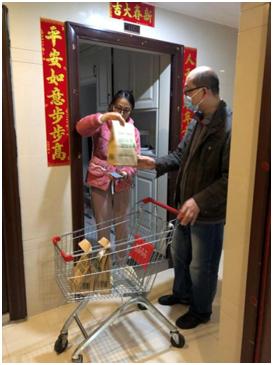 下沉“疫”线倾力服务用“志愿红”守护“健康绿”——市*访信**办*党**员干部积极助力打赢疫情歼灭战