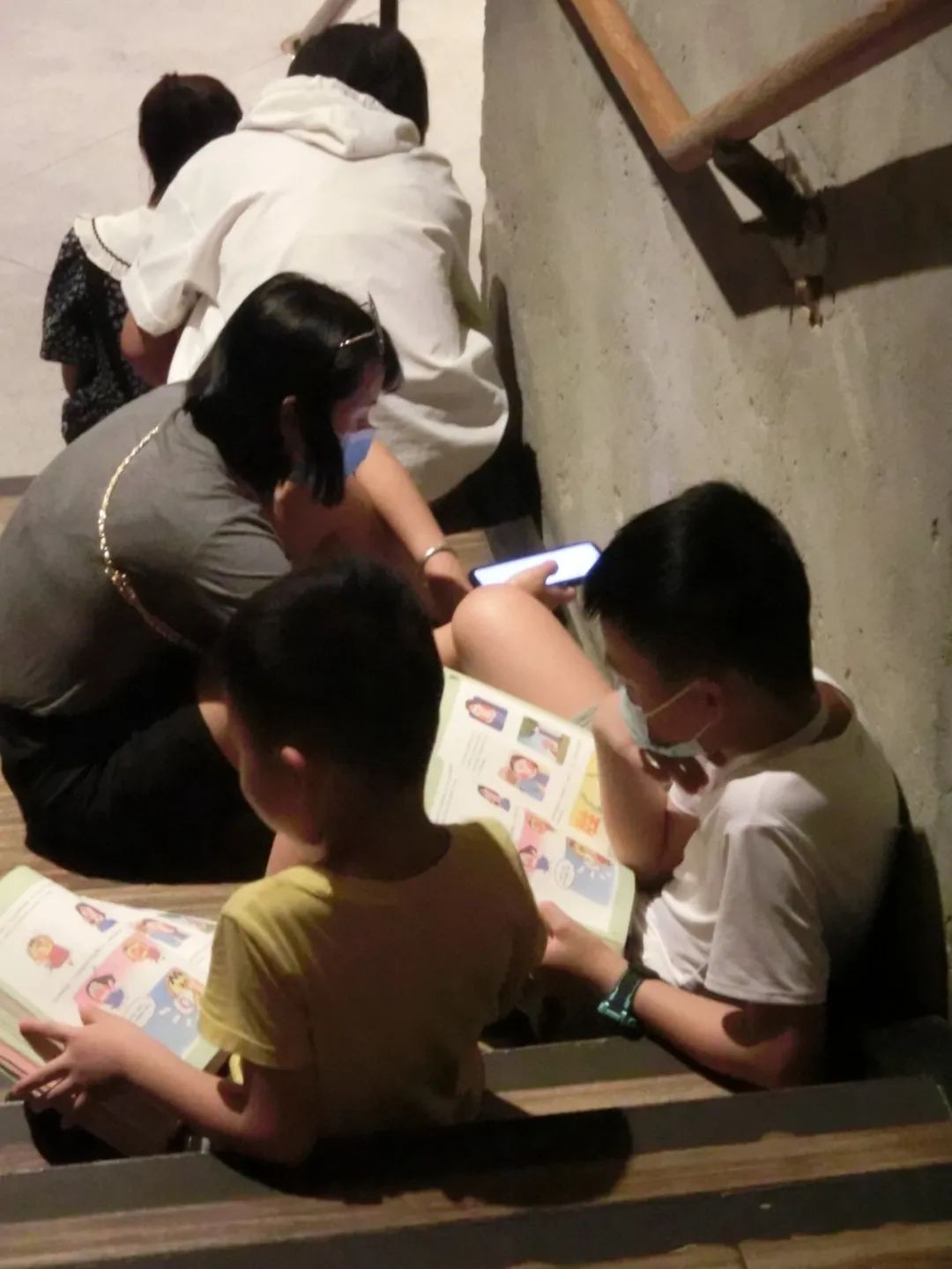 偷听小郡主心声,偷听情报被发现