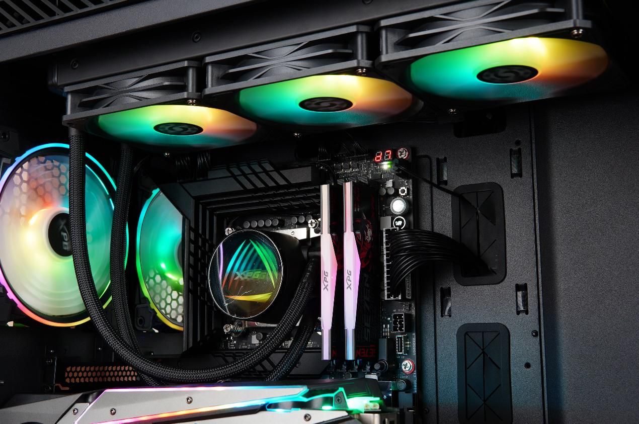 可以装多个硬盘的主机箱,带可插拔硬盘盒的主机