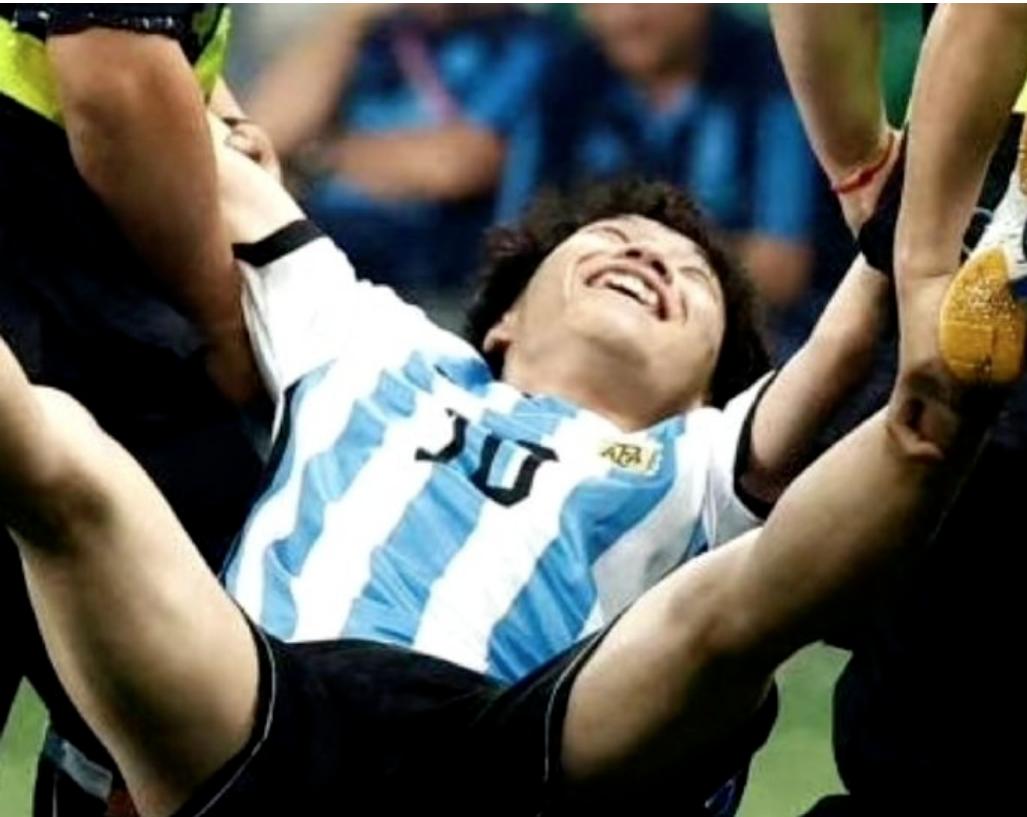 球迷拥抱梅西击掌大马丁高清视频,中国球迷拥抱梅西击掌大马丁照片