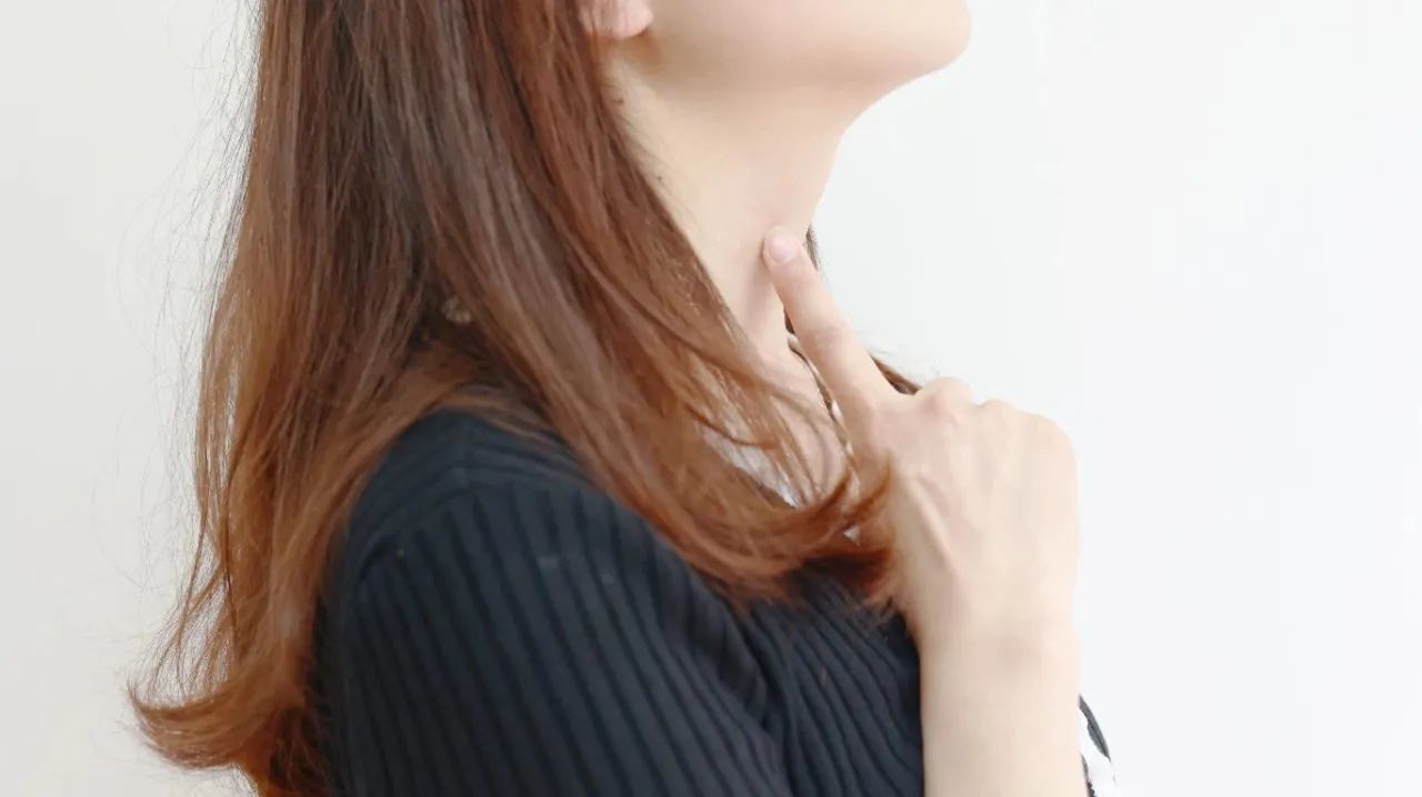 心脏会突然怦怦跳怎么回事,心脏砰砰跳是什么原因引起的