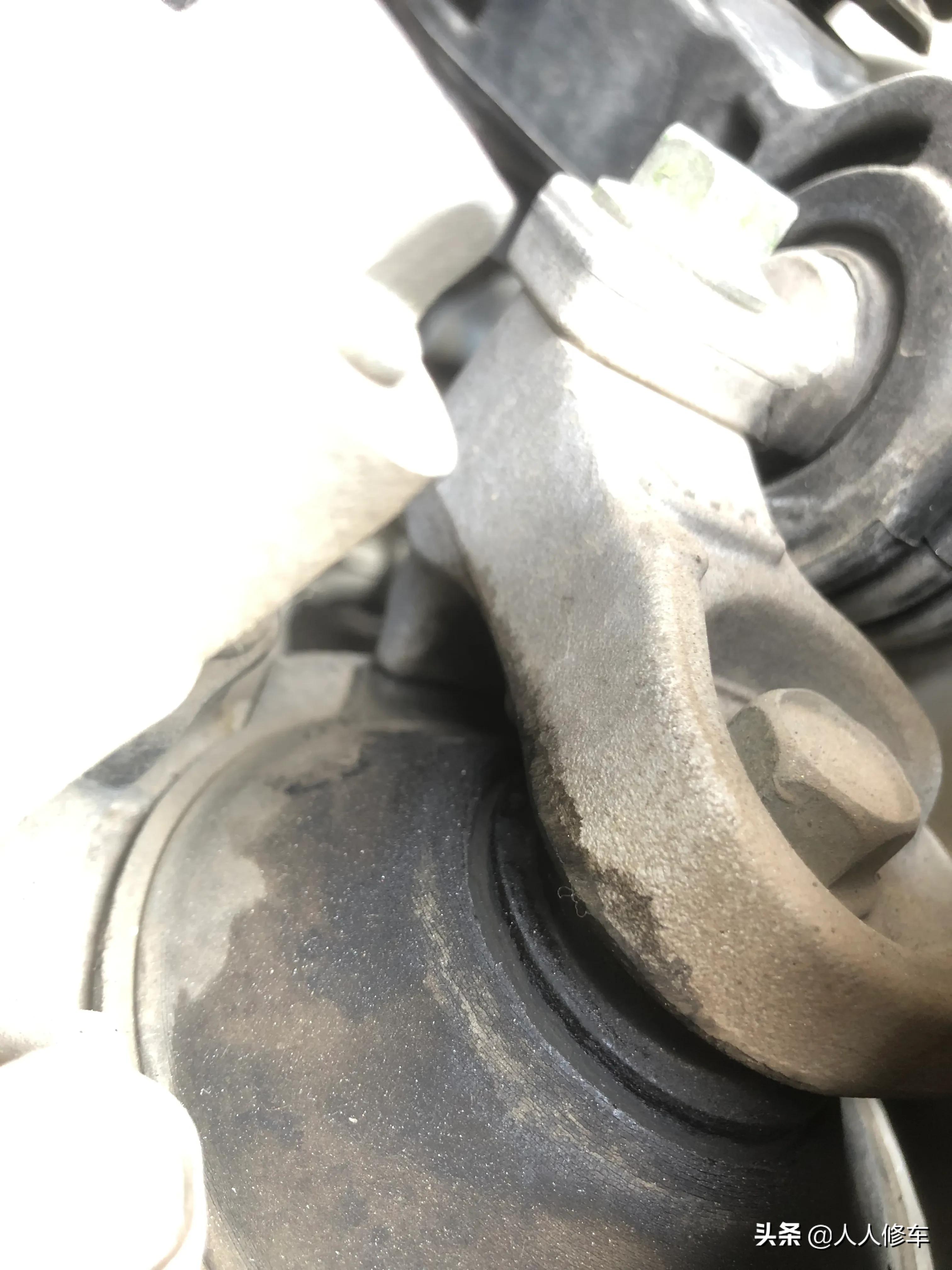 冷车启动打方向叽叽响一会就好了,冷车启动后打方向盘会有异响咯噔