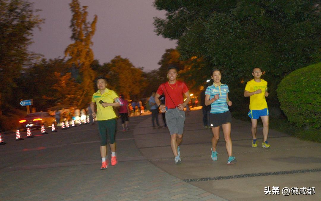 成都青年的十二时辰,成都十二时辰解读