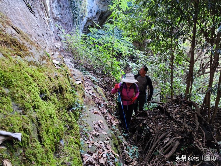 逛天坑、探叮呤当啷洞，去昆明安宁徒步，总有很多惊喜