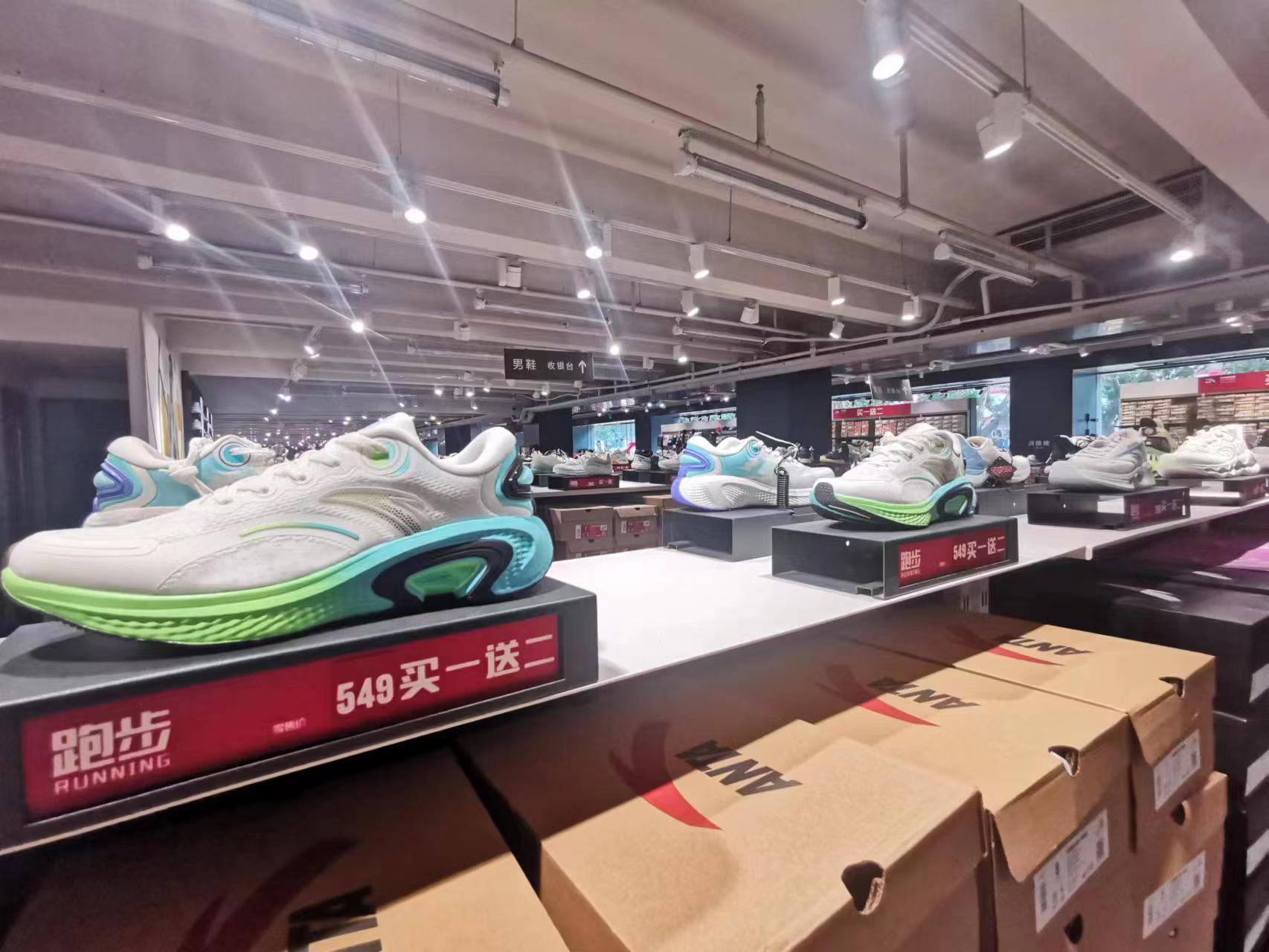 疫后的运动鞋服品牌折扣力度有多强？我们南下晋江探访安踏工厂店