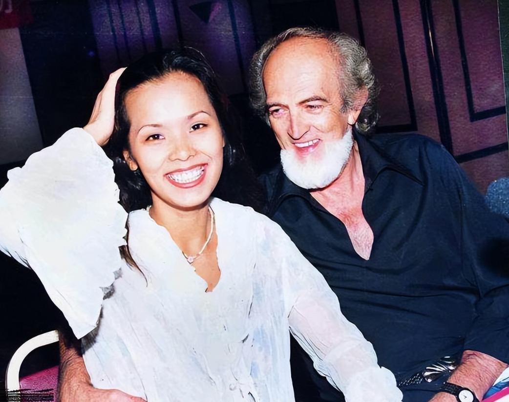 韦唯和前夫离婚多少年,韦唯与老公离婚原因