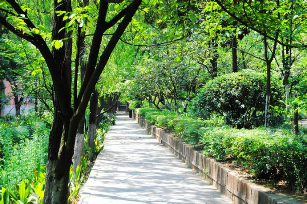 重德博学尚美笃行,重德博学勤勉尚美