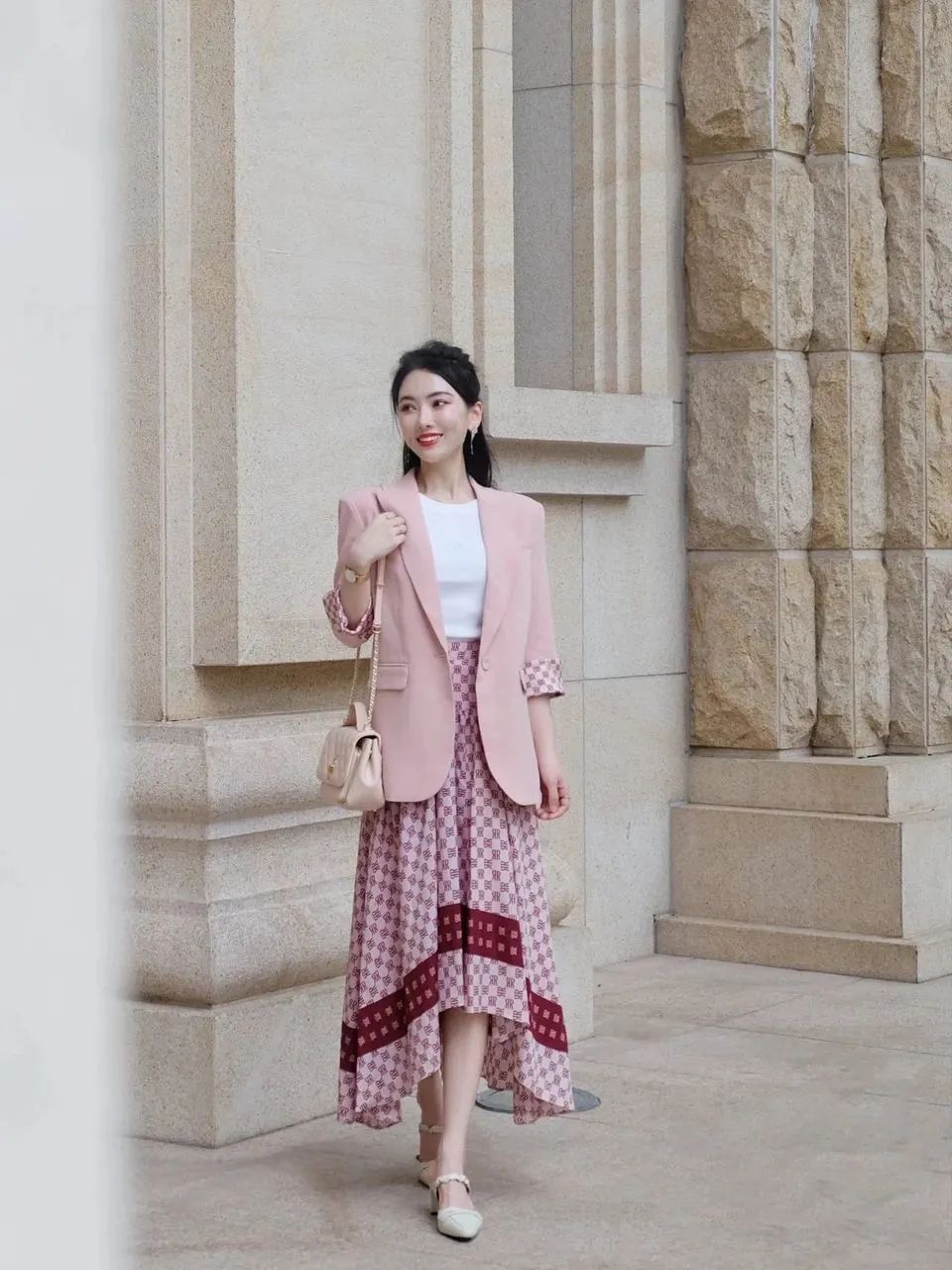 秋季纯棉粉色衬衫的多种穿法,韩版粉色宽松前短后长衬衣穿法