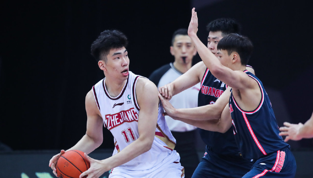 CBA最佳新秀余嘉豪，男篮最坚实的中锋，被称为姚明的接班人